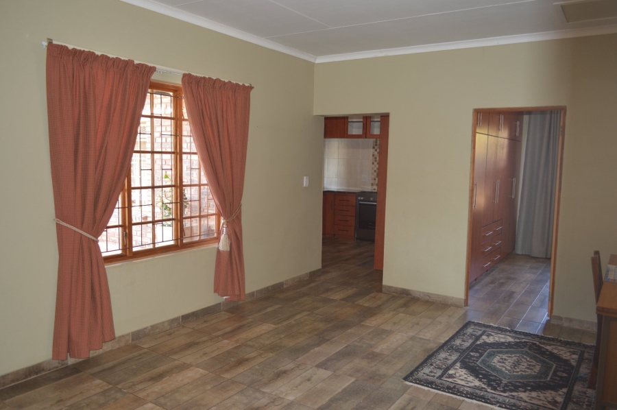 6 Bedroom Property for Sale in Flamwood North West
